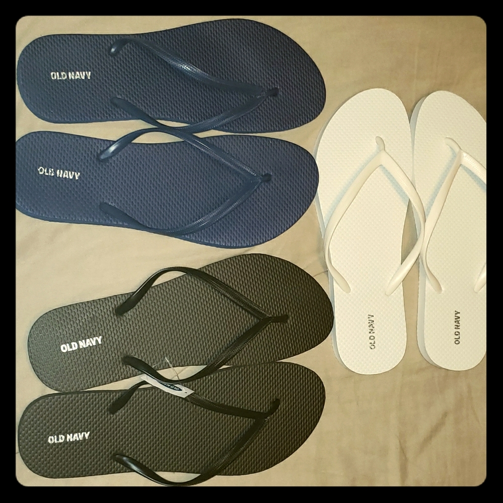 3 pair of Old Navy Flip flops
